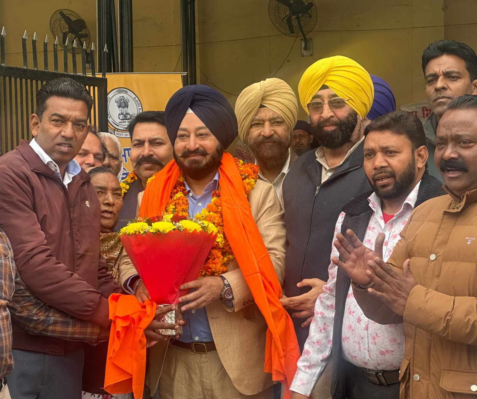 "आप सरकार आपके द्वार, हमारा विधायक हमारे बीच" के तहत कल्याण शिविर का आयोजन